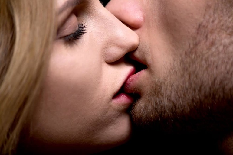 К чему снится Страстный Поцелуй? Что предвещает целоваться во сне с мужчиной в губы.