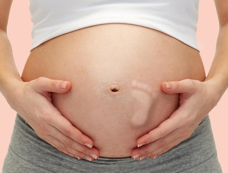 К чему сниться беременность и шевеление ребенка в животе thumbnail