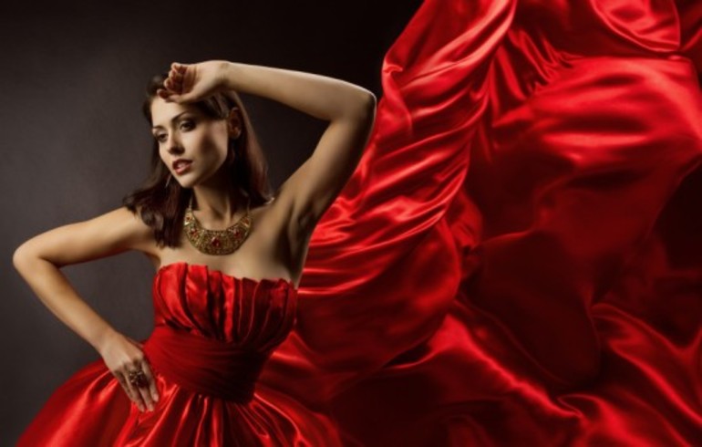 К чему снится свадебное красное платье на себе thumbnail