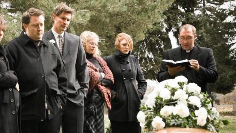 К чему снятся похороны умершего родственника thumbnail
