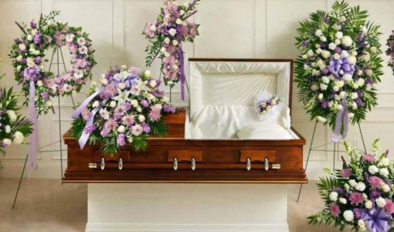 К чему снятся венки похоронные в доме thumbnail