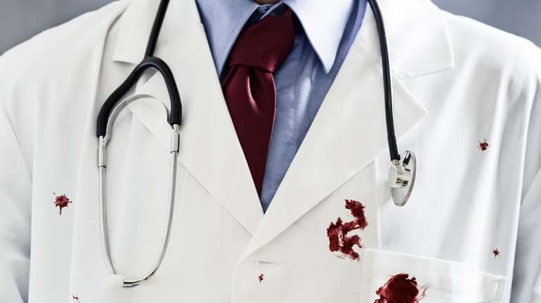 Кровь на халате врача