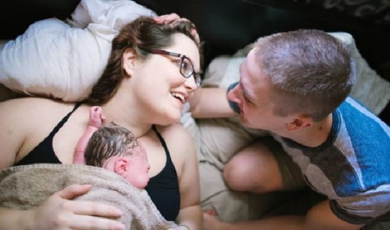 Когда мужчина видит свою жену во время рождения ребёнка