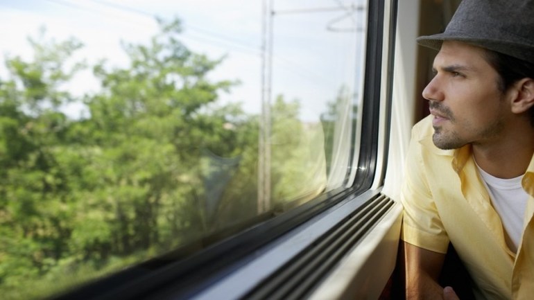 Смотреть в окно поезда