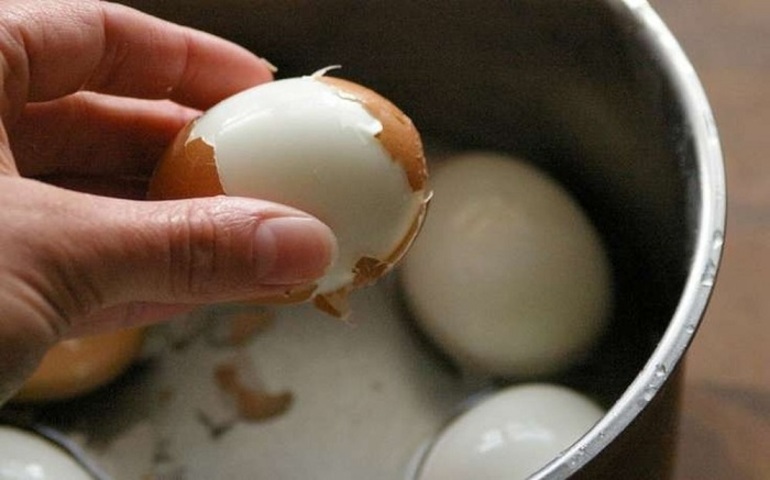 Чистить яйцо во сне