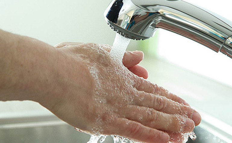  мыть руки под краном чистой водой сон 