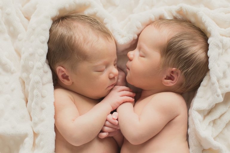 К чему снятся близнецы новорожденные
