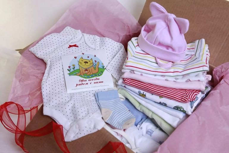 Получать одежду для малыша в подарок