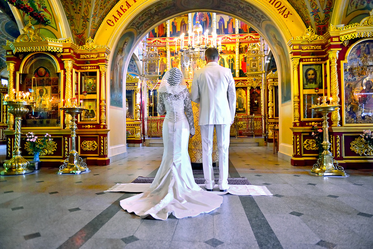 Венчание в красивом храме 