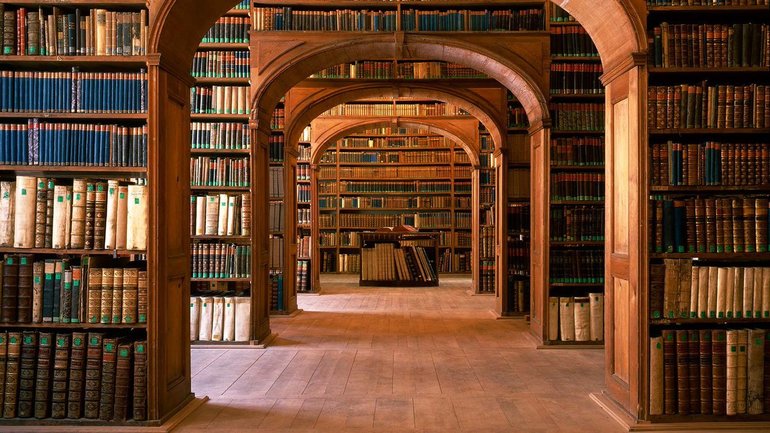 Я сон, в котором фигурирует много книг и библиотека