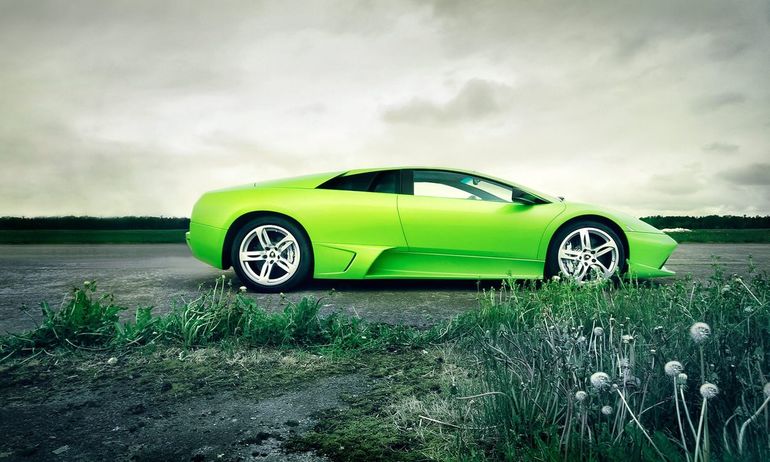 Машина зеленая