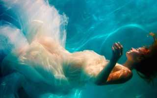 Упасть в воду во сне: толкования по сонникам
