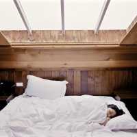 К чему снится кровать, постель: толкование образа по сонникам