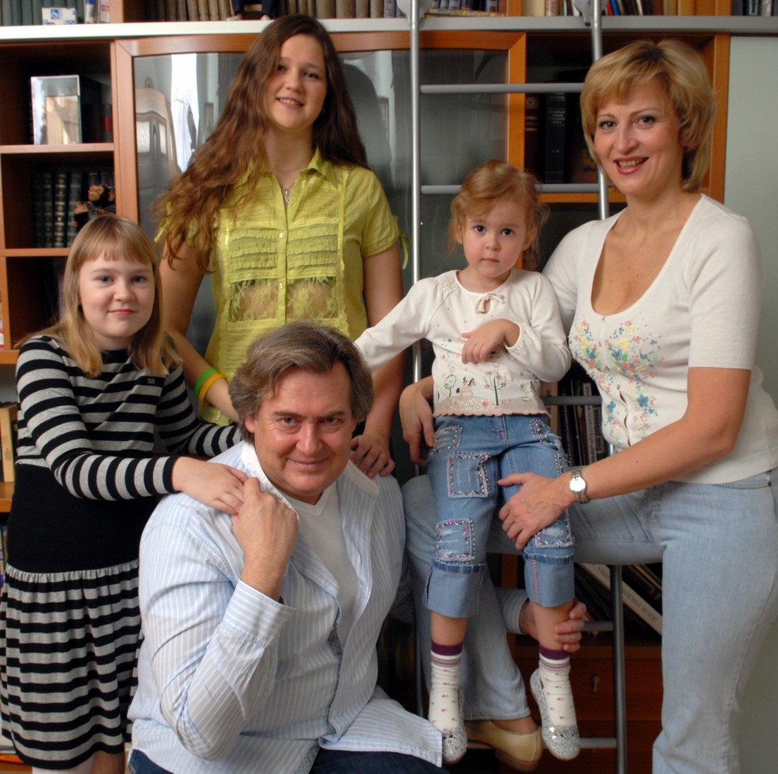Брошенные дети знаменитостей: Юрий Стоянов и Наталья Фатеева рассказали, почему они отказались от своих наследников.