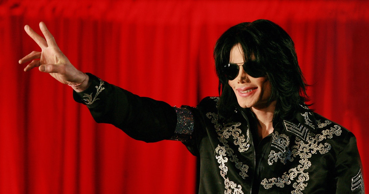 Майклу Джексону посмертно вынесли приговор и обвинили его в педофилии.