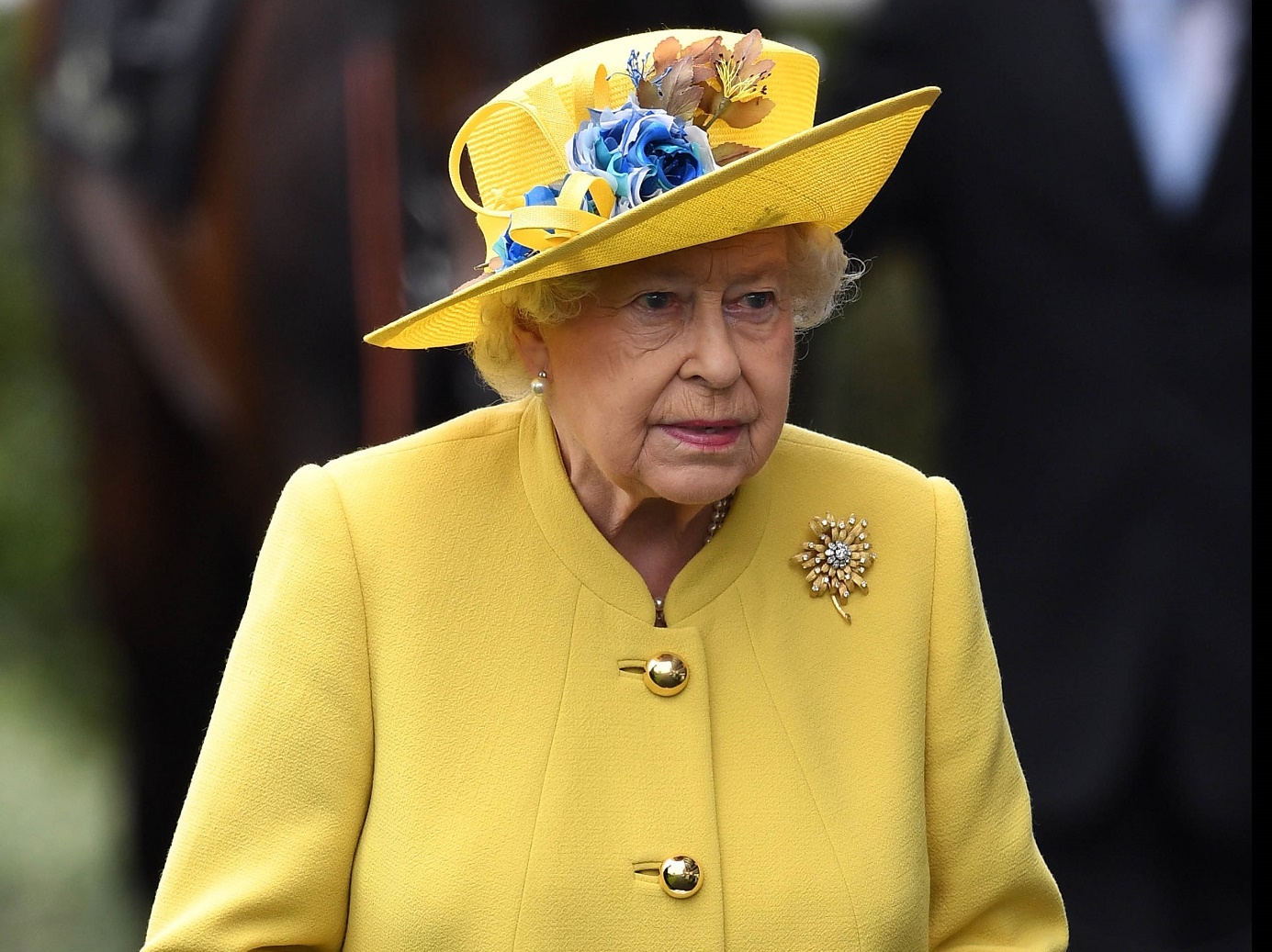 Прихоти Елизаветы II: почему 93-летняя королева иногда ведёт себя странно?